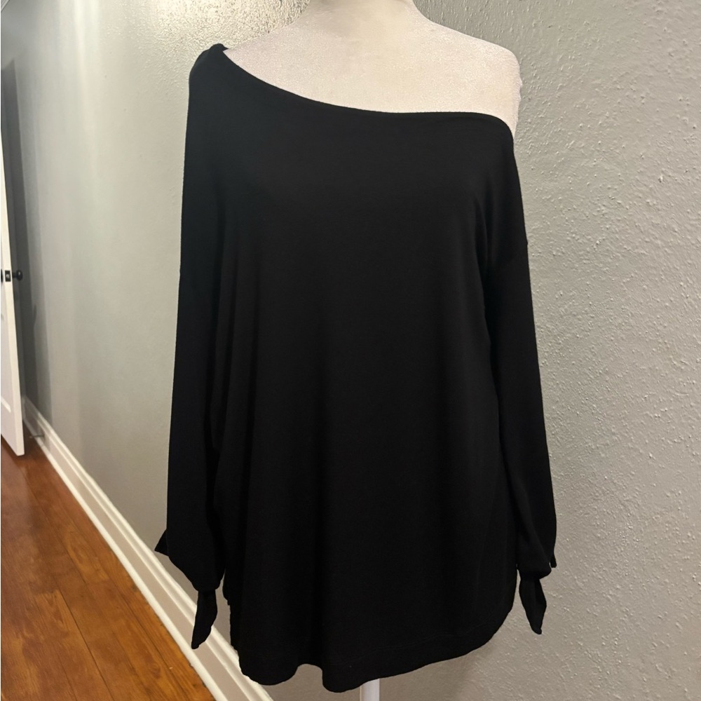 Ella Moss Black off the shoulder Top with 3/4 keyhole sleeves